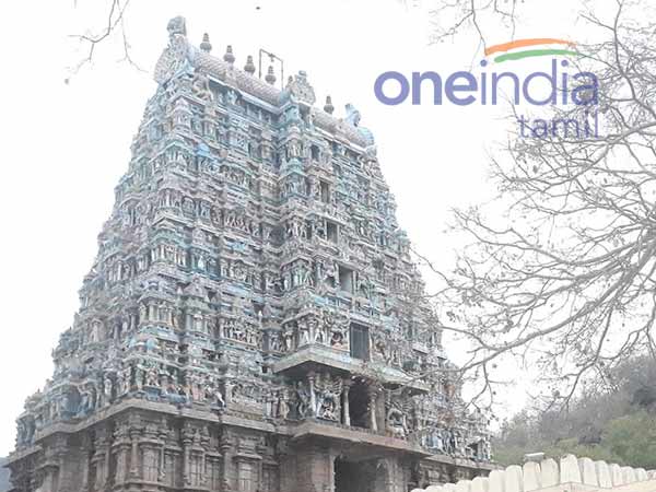 வசந்த மண்டபத்தில் அழகர்