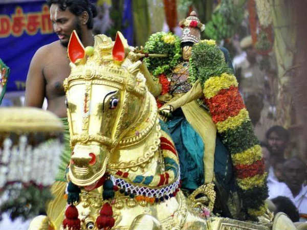 வசந்த மண்டபத்தில் அழகர்