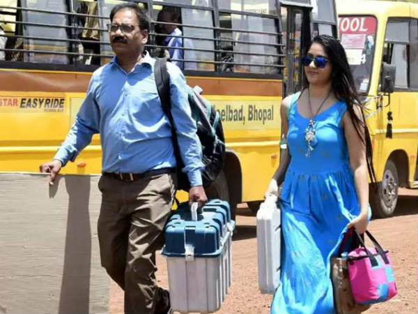 A Bhopal election worker became viral after her photo in blue dress A Bhopal election worker became viral after her photo in blue dress