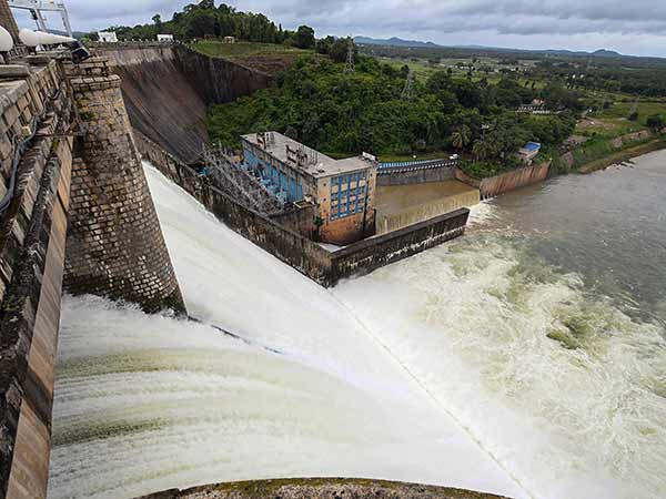 Karnataka farmers protest against release of Cauvery water to Tamil Nadu Karnataka farmers protest against release of Cauvery water to Tamil Nadu