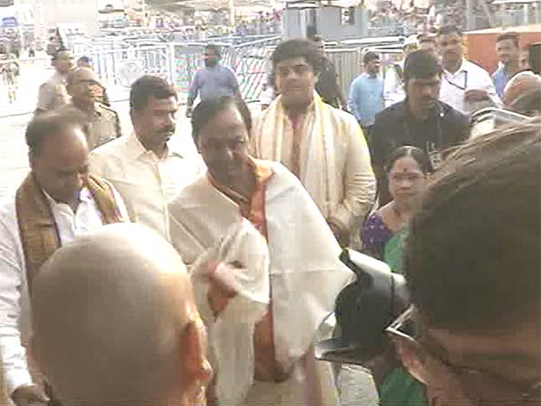 குடும்பத்துடன் தரிசனம்