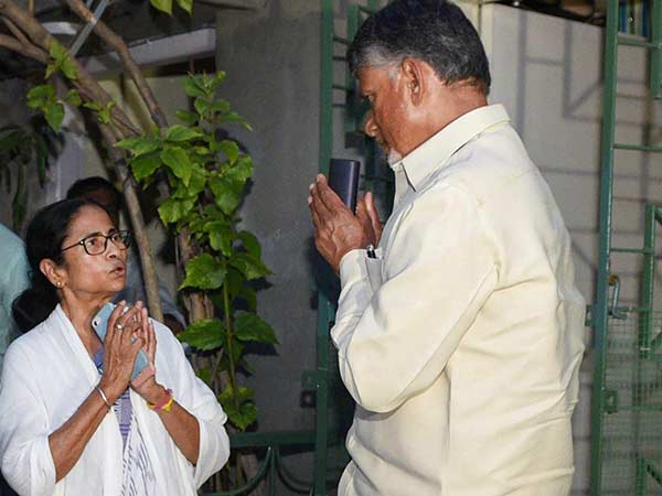 Andhra Pradesh CM Chandrababu meets CM Mamata Banerjee in Kolkata Andhra Pradesh CM Chandrababu meets CM Mamata Banerjee in Kolkata
