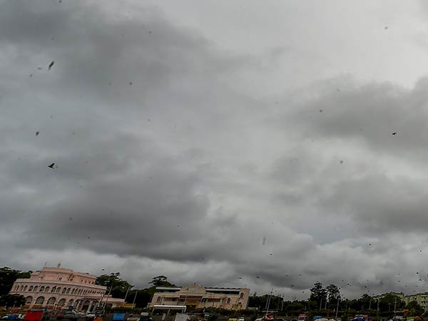 அனல் குறையவேயில்லை