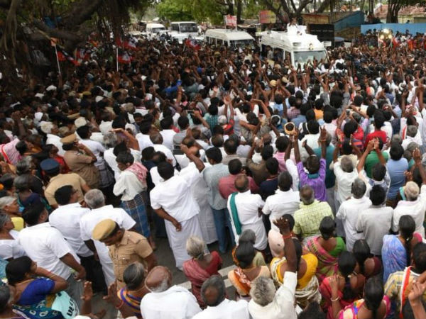 அமோக வெற்றி