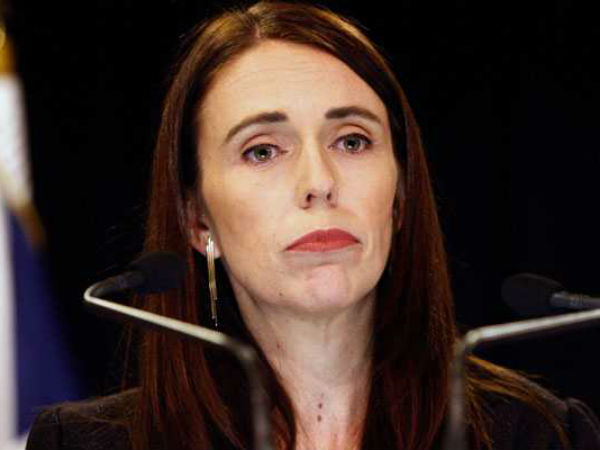 A girl sends to bribe to New Zealand prime minister to train dragon and researches A girl sends to bribe to New Zealand prime minister to train dragon and researches