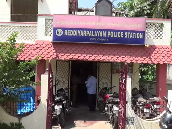 gold coins, money theft in the bakery at Puducherry gold coins, money theft in the bakery at Puducherry