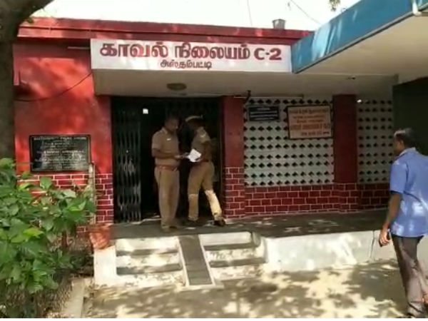Public caught and hand over a women to police for she try to kidnap the children Public caught and hand over a women to police for she try to kidnap the children