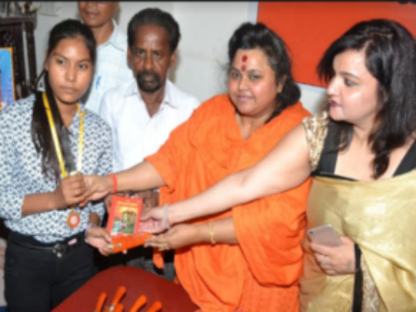 Hindu Mahasabha launches Project Knives to minor Hindu children Hindu Mahasabha launches Project Knives to minor Hindu children
