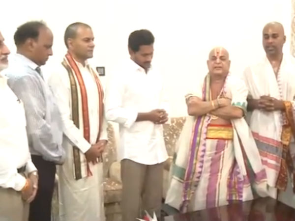 உயர் அதிகாரிகள்