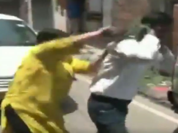 Jamshedpur woman thrashes with her chappals who claims him as Anti Corruption officer Jamshedpur woman thrashes with her chappals who claims him as Anti Corruption officer