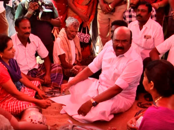 தேர்தல் வைக்க வேண்டும்