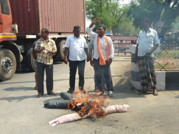 Only 4 were torched Kamal Haasans effigy Only 4 were torched Kamal Haasans effigy