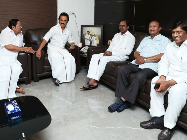 MK Stalin invites KCR to join UPA MK Stalin invites KCR to join UPA