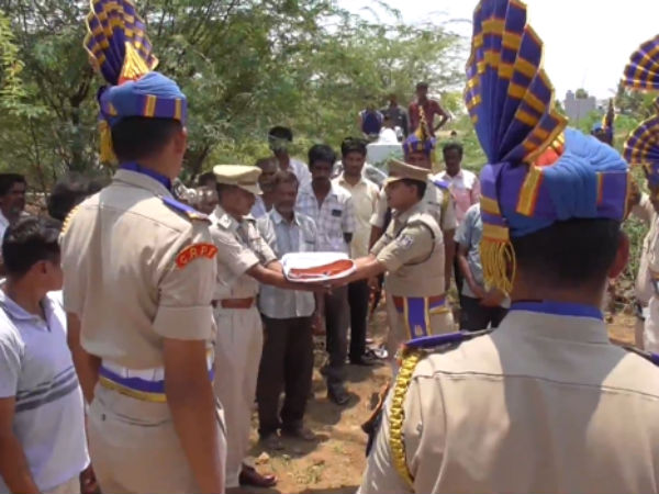Border security personnel who committed suicide in Assam were buried in their hometown Border security personnel who committed suicide in Assam were buried in their hometown