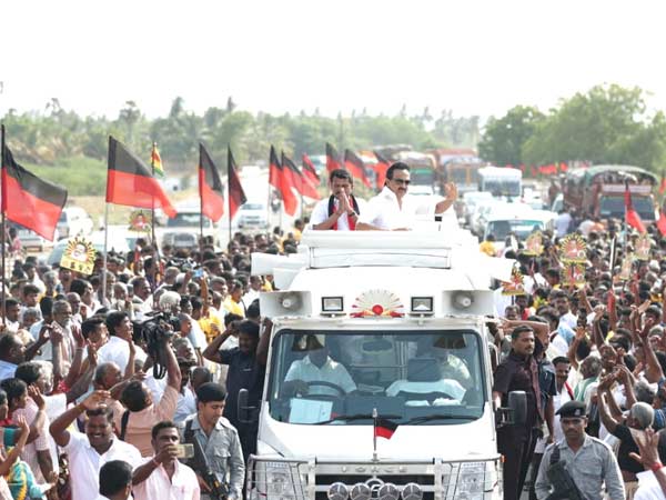 தானாக கவிழும்