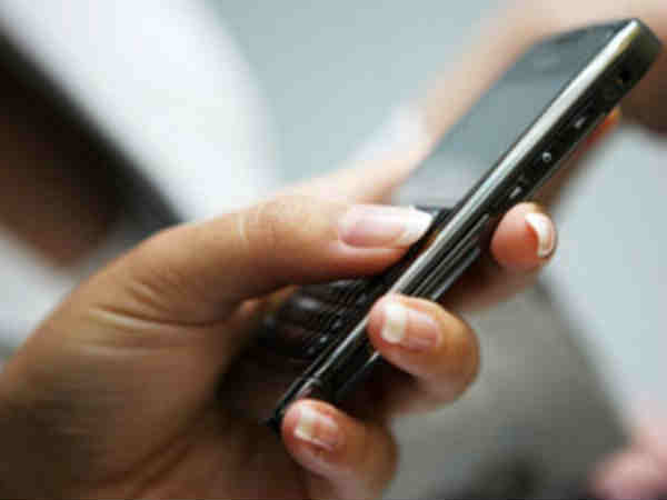Do not give smart phones to child a long time.. There is a big danger waiting.. doctors warned Do not give smart phones to child a long time.. There is a big danger waiting.. doctors warned