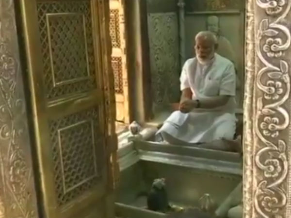 Varanasi: Narendra Modi offers prayers at the Kashi Vishwanath temple Varanasi: Narendra Modi offers prayers at the Kashi Vishwanath temple