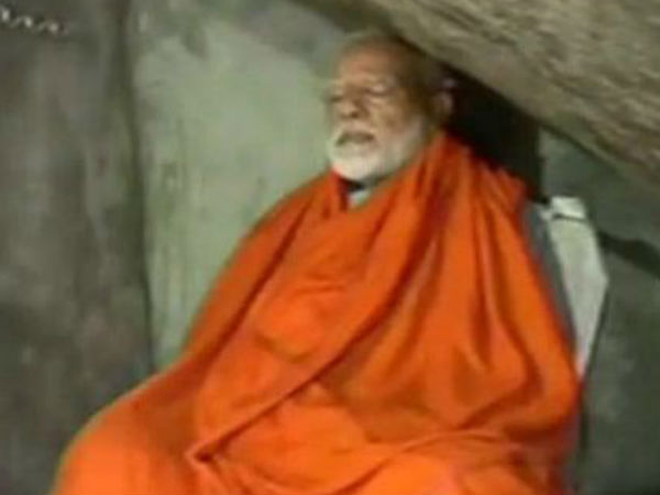வெளியே வந்த மோடி