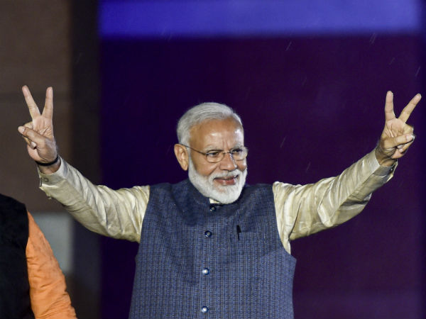 PM Narendra Modi arrives at the Rashtrapati Bhavan to meet the President PM Narendra Modi arrives at the Rashtrapati Bhavan to meet the President