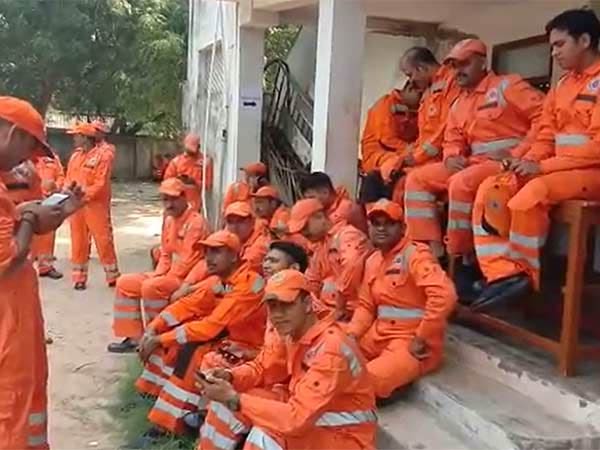 2 NDRF Teams are on alert mode at Chennai 2 NDRF Teams are on alert mode at Chennai