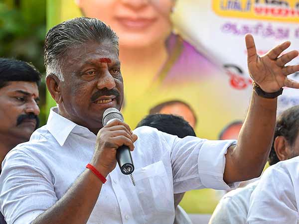 பாஜக நெருக்கம்