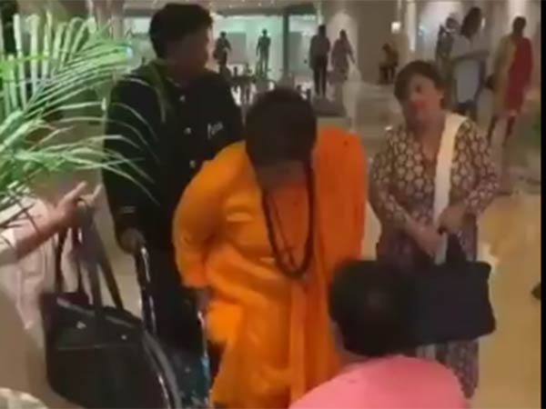 போட்டோவுக்கு போஸ்