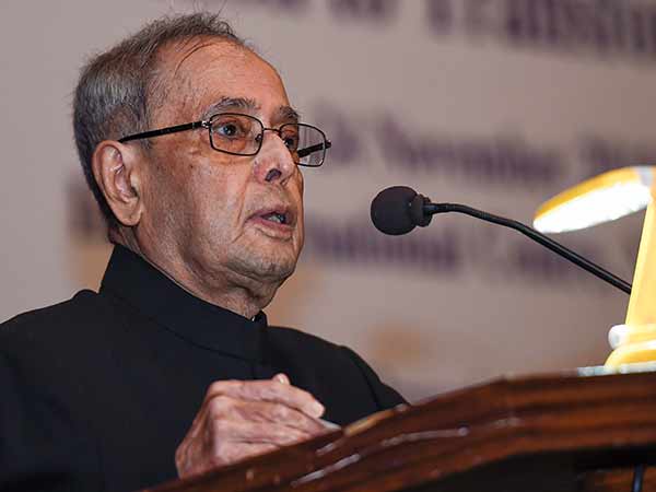 Pranab Mukherjee hails Election Commission Pranab Mukherjee hails Election Commission