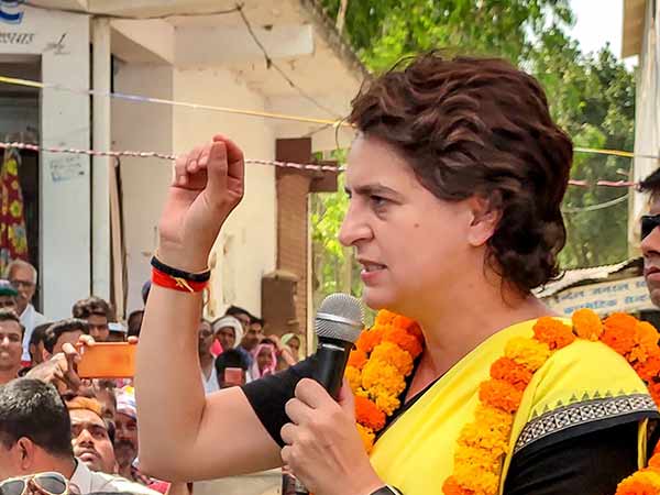 varanasi police lathi charge against bjp members, who raised slogan against priyanka gandhi varanasi police lathi charge against bjp members, who raised slogan against priyanka gandhi