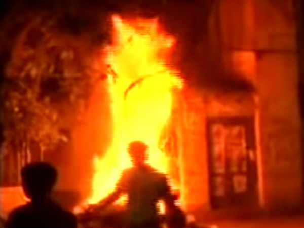 உடைத்தனர்
