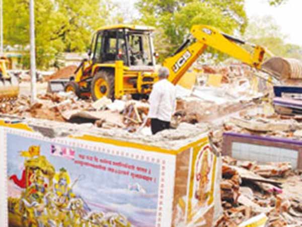 The tragedy in Trichy ..Railways removed a temple..Devotees shocked The tragedy in Trichy ..Railways removed a temple..Devotees shocked