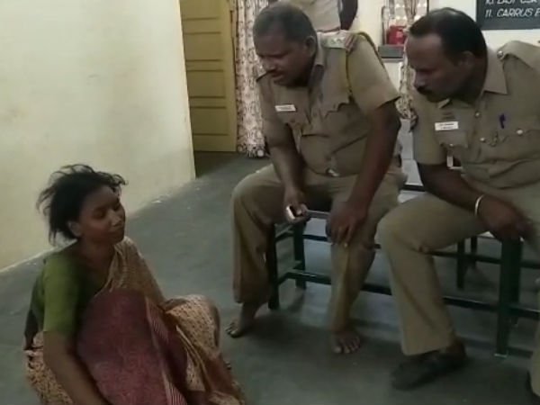 Public caught and hand over a women to police for she try to kidnap the children Public caught and hand over a women to police for she try to kidnap the children