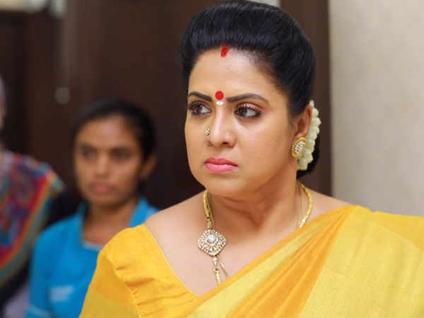 soundarya sees barathi and kannamma jointly soundarya sees barathi and kannamma jointly