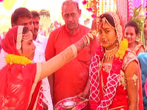 Sister In law marries bride on behalf of groom in Gujarat Sister In law marries bride on behalf of groom in Gujarat