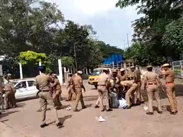 தடியடி