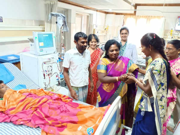 Tamilisai soundarajan visited Moogambigai Hospital and met Maharasan in Kulasekharam Tamilisai soundarajan visited Moogambigai Hospital and met Maharasan in Kulasekharam