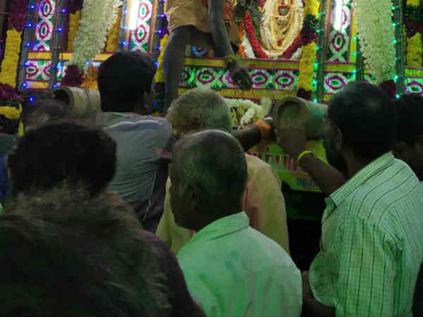 பக்தர்கள் நேர்த்திக்கடன்