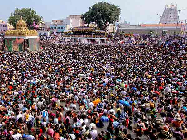 Devotees gathering in Tirupati, Rs 84.27 crores was income In April Devotees gathering in Tirupati, Rs 84.27 crores was income In April
