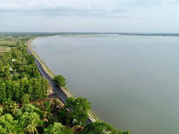 கொளுத்தும் வெயில்