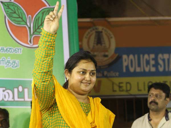 Actress Vindhya campaigned in Ottapidaram Constitution Actress Vindhya campaigned in Ottapidaram Constitution