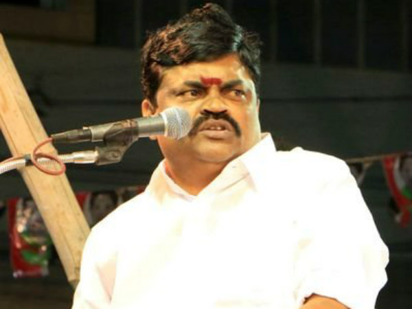 பெரியார் சிலை