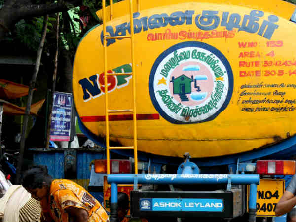 தண்ணீர் லாரிகள்