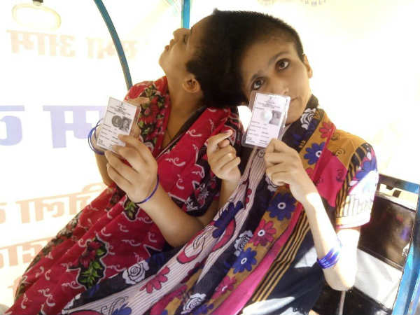 Conjoined sisters Saba and Farah cast their votes in Patna Conjoined sisters Saba and Farah cast their votes in Patna