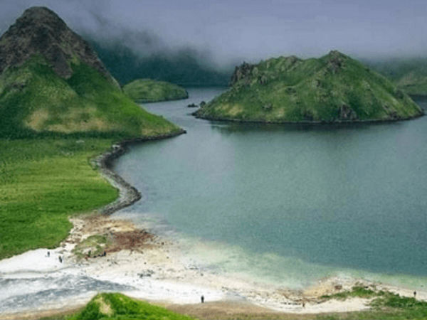 உயரமாக எழுந்த அலைகள்