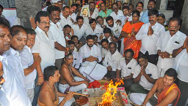 பதவியை காப்பாற்ற