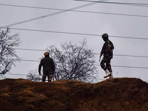 Pakistan violates ceasefire along the LoC in Poonch sector. Indian Army retaliating. Pakistan violates ceasefire along the LoC in Poonch sector. Indian Army retaliating.