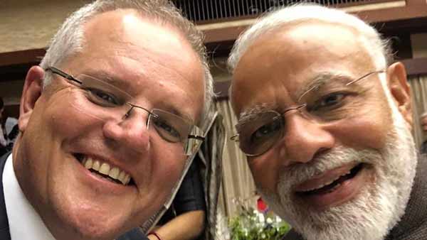 Australian PM takes selfie with Indian PM, with Hindi caption Australian PM takes selfie with Indian PM, with Hindi caption