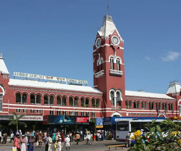 A severe drought in Chennai.. Delivery of water through special trains to major stations A severe drought in Chennai.. Delivery of water through special trains to major stations