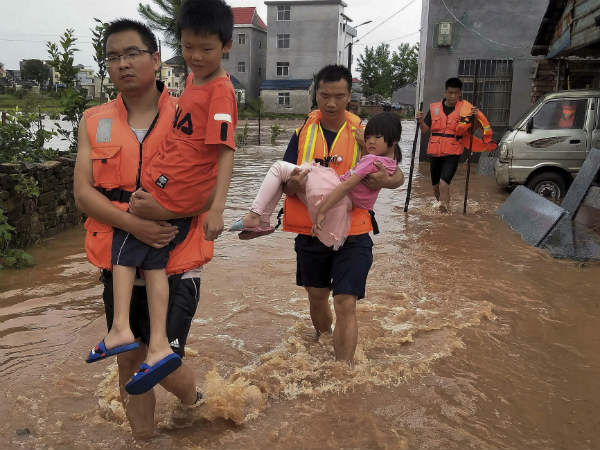Heavy rains cause floods in Chinese provinces.. 61 died Heavy rains cause floods in Chinese provinces.. 61 died