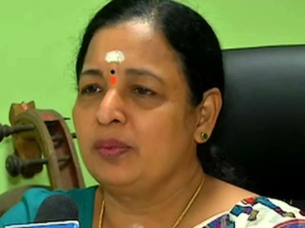 அதிமுகவில் ஆள் இல்லை