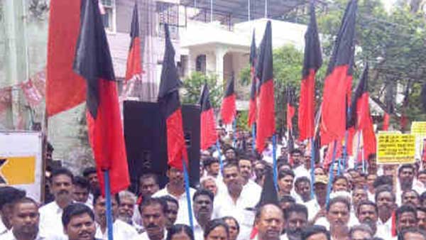 DMK conducts protest against Southern Railway DMK conducts protest against Southern Railway